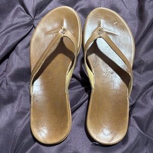 Olu Mai flip flops